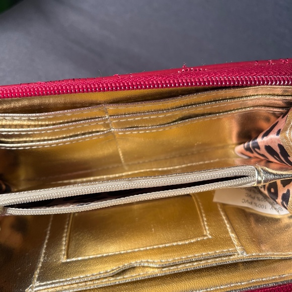 Steven Madden Red Rose Embroidered Wallet - Picture 8 of 8